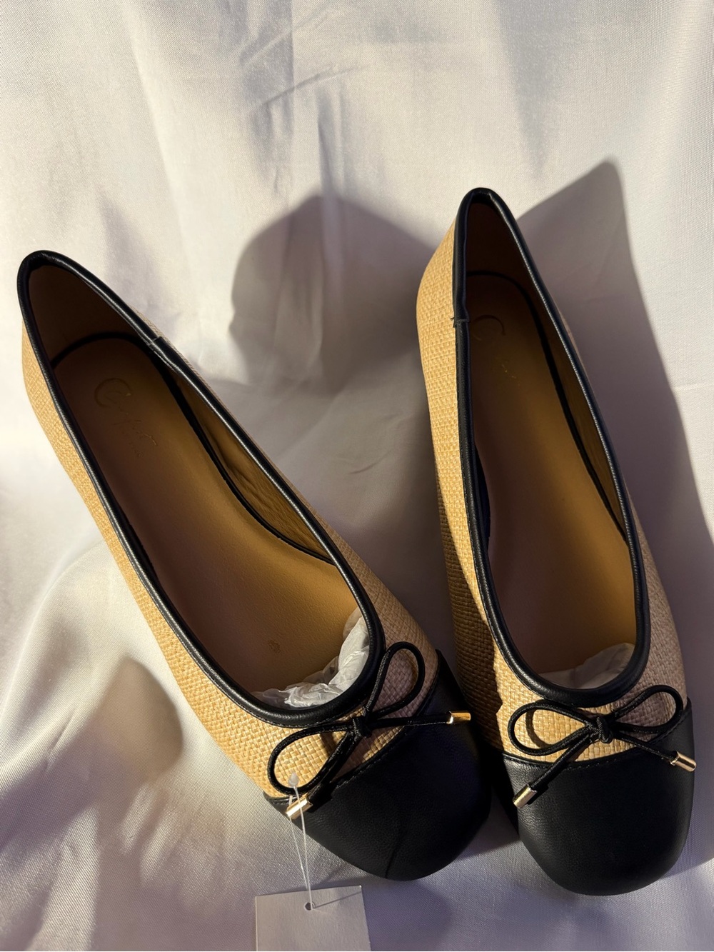 Women’s Two-Tone Ballet Flat with Bow Trim